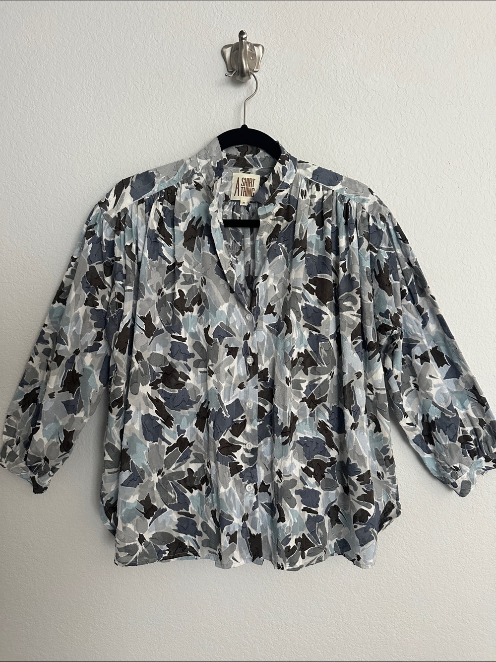 A SHIRT THING split neck Cotton blouse M